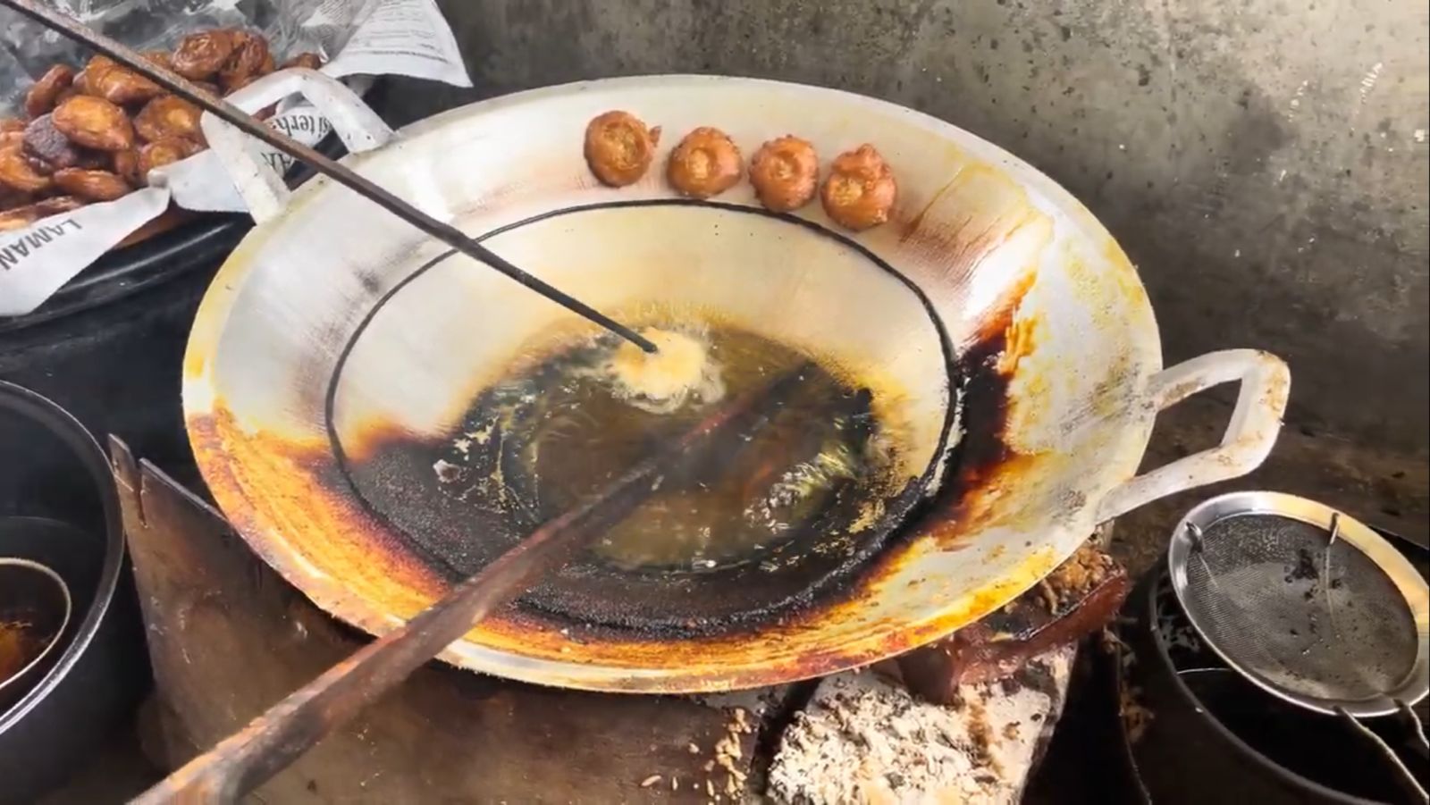 Proses Pembuatan Paniaram Entuna: Cita Rasa Tradisi dalam Setiap Gigitan