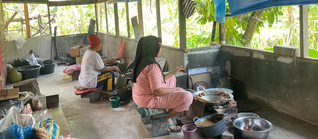 Dukung UMKM Lokal: Peran Paniaram Entuna dalam Ekonomi dan Budaya